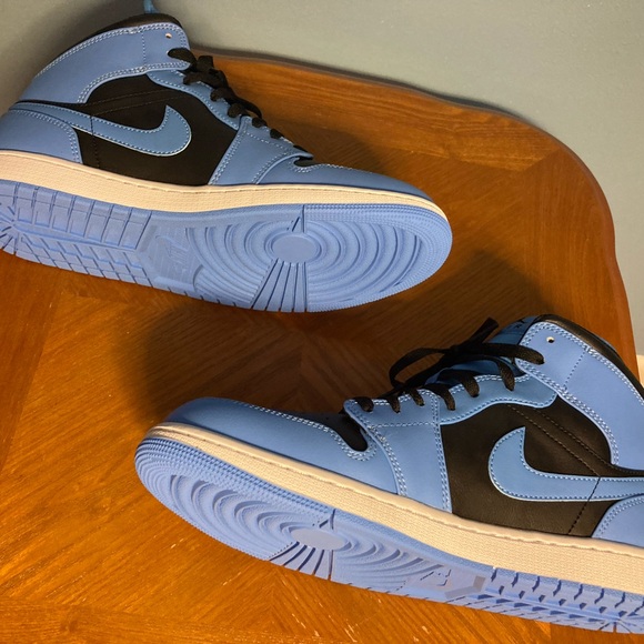 Jordan 1 Mid - Picture 9 of 11